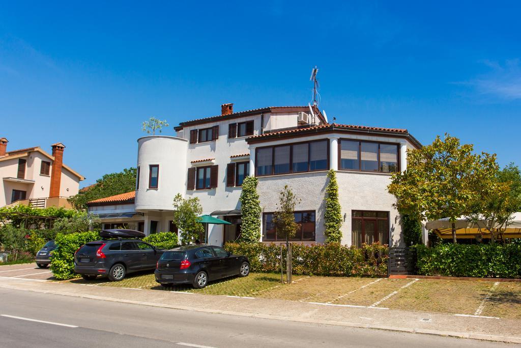 Apartments Deak Poreč Eksteriør billede